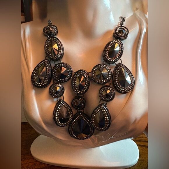 No Brand Jewelry - Vintage-Dark Metal Setting with Black Faceted Stones & Crystals Necklace